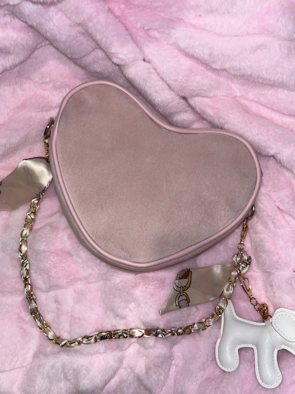 Paris Hilton Light Pink Heart-Shaped Bag - Picture 3 of 14